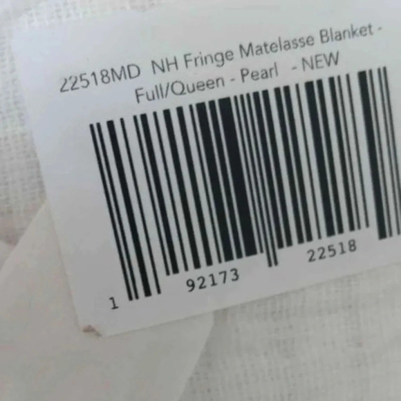 NWT. Nate  Home by Nate Berkus Coton Matelassee Fringe Blanket - Picture 5 of 6